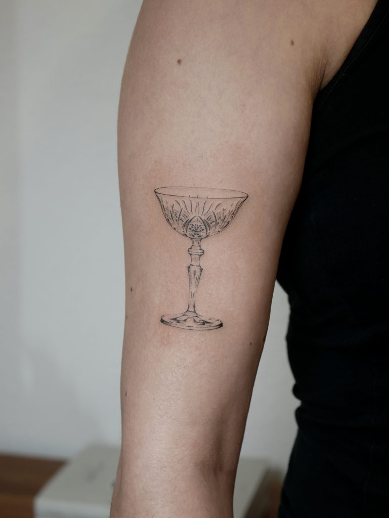 martini cocktail glas tattoo fineline hamburg maricatattoo